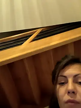 LadySaraah34 online show from November 11, 2025, 12:54 am