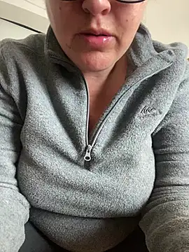 Snapshot of MorbidaMonica01 chatting on February 16, 2026, 12:01 pm MorbidaMonica01 online show from February 16, 2026, 12:01 pm