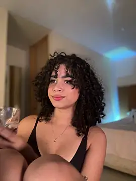 Lianh Benett online show from December 23, 2024, 3:40 am