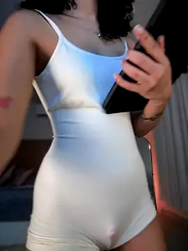 Lianh Benett online show from September 9, 2025, 6:24 am