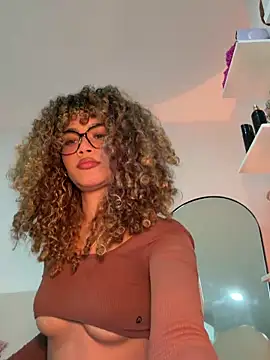 Lianh Benett online show from April 29, 2026, 4:05 am