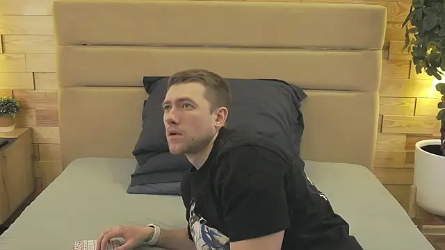 EthanPinkman online show from April 18, 2026, 3:43 am