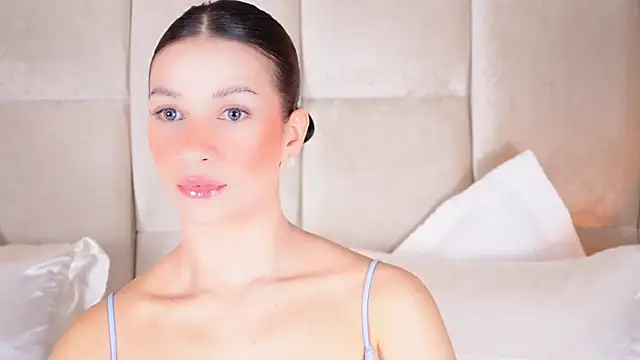 KiraKayleigh1 online show from March 20, 2025, 9:56 pm