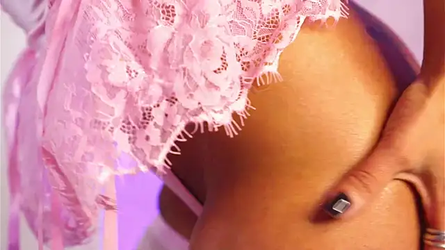 ClaraHazel online show from November 5, 2025, 6:24 am