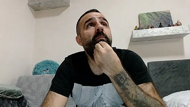 Snapshot of ivat80 chatting on December 15, 2024, 4:59 pm ivat80 online show from December 15, 2024, 4:59 pm