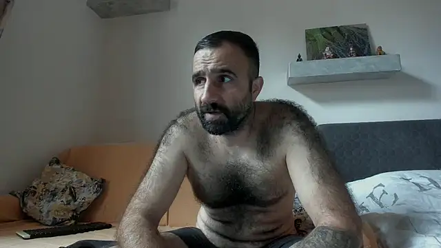 Snapshot of ivat80 chatting on October 8, 2025, 8:34 am ivat80 online show from October 8, 2025, 8:34 am