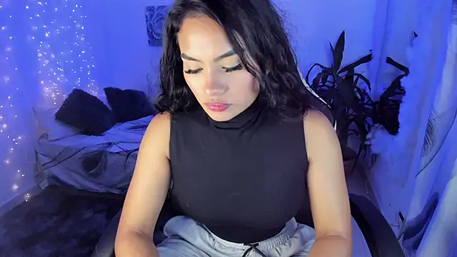 Riana Kean online show from September 9, 2025, 2:22 am