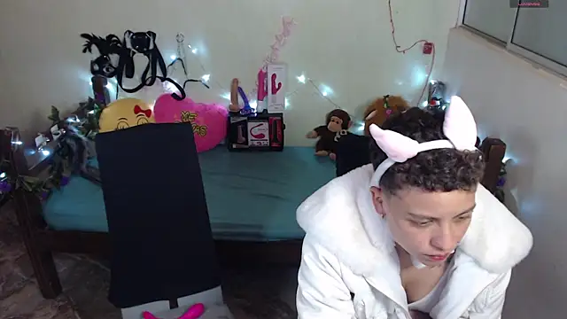 01antoniafranco online show from February 12, 2025, 2:45 am