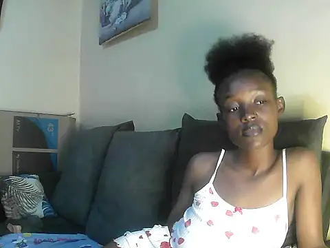 petite clara24 online show from March 11, 2025, 7:58 pm