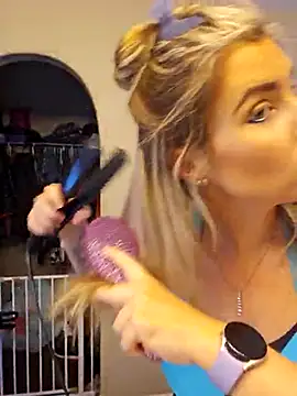 ellieconradxo online show from February 9, 2025, 8:02 pm