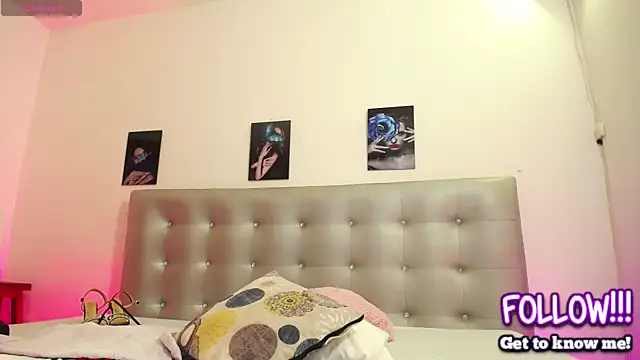 horny-juliette online show from April 15, 2026, 2:57 pm