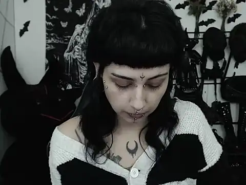 Snapshot of n0sferatus__ chatting on May 6, 2026, 2:40 am n0sferatus online show from May 6, 2026, 2:40 am