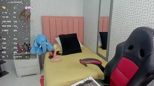 CATIAJONES online show from March 18, 2026, 6:55 pm