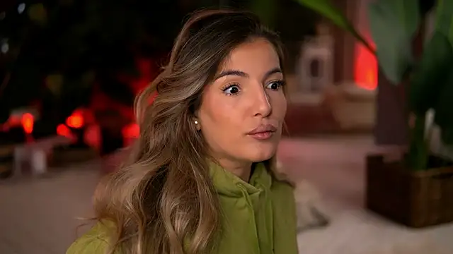 Snapshot of KellyMathews chatting on December 22, 2025, 3:03 am KellyMathews online show from December 22, 2025, 3:03 am