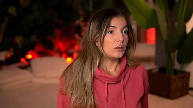 Snapshot of KellyMathews chatting on December 23, 2025, 2:42 am KellyMathews online show from December 23, 2025, 2:42 am