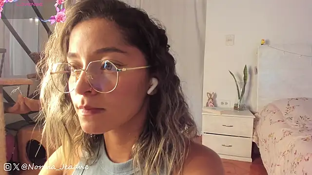 Snapshot of Norma-Jeaane chatting on January 16, 2025, 4:50 pm Norma-Jeaane online show from January 16, 2025, 4:50 pm