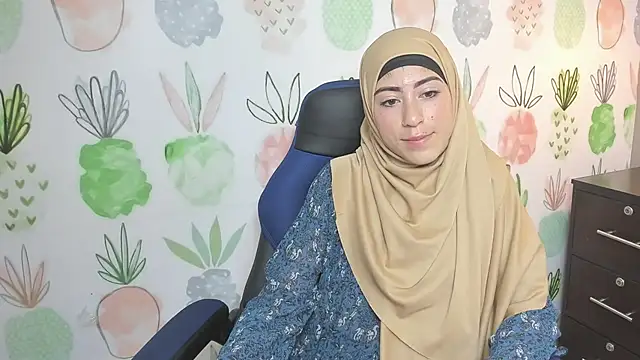 chaymae nah  online show from December 3, 2024, 8:05 am