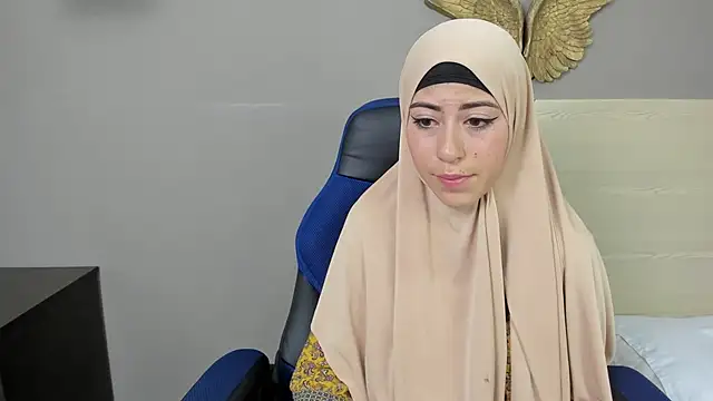 chaymae nah  online show from December 5, 2024, 8:44 am