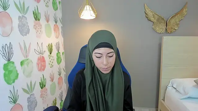 chaymae nah  online show from December 12, 2024, 5:20 am