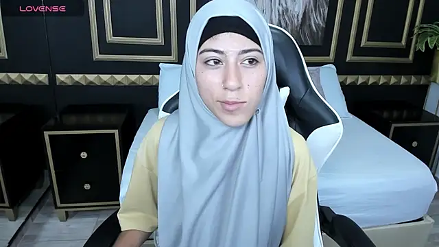 chaymae nah  online show from December 17, 2024, 12:43 pm