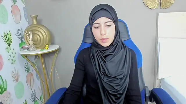 chaymae nah  online show from December 20, 2024, 8:49 am