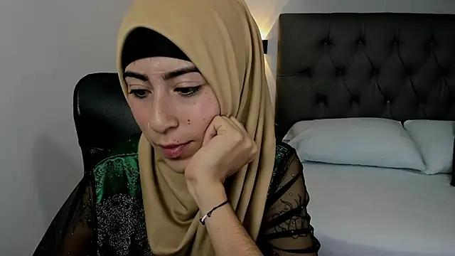 chaymae nah  online show from January 17, 2025, 2:50 pm