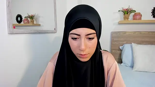 chaymae nah  online show from January 18, 2025, 3:49 pm