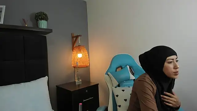 chaymae nah  online show from March 7, 2025, 11:05 pm