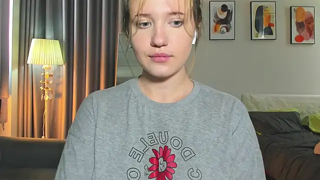 HanahCute online show from February 26, 2025, 2:04 am