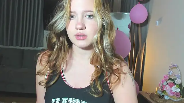 HanahCute online show from March 7, 2025, 5:28 pm