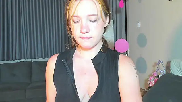 HanahCute online show from March 20, 2025, 9:24 pm