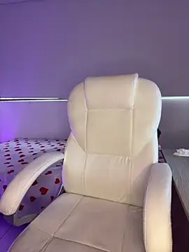 nyna 1 online show from September 24, 2025, 10:35 pm