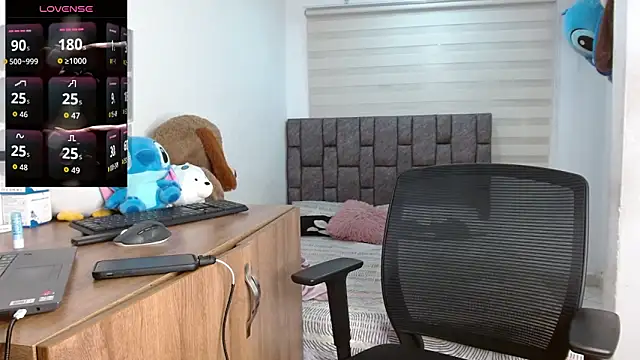 harrytwink18 online show from September 18, 2025, 3:47 pm