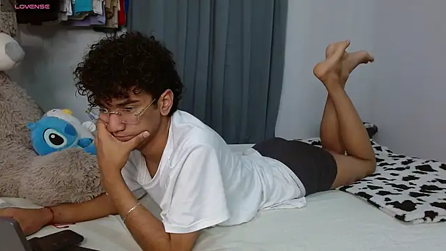 harrytwink18 online show from April 7, 2026, 2:17 pm