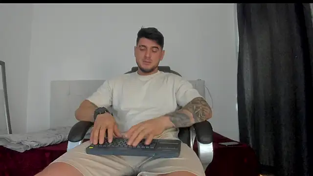 Teilor Creed online show from November 18, 2025, 7:40 pm