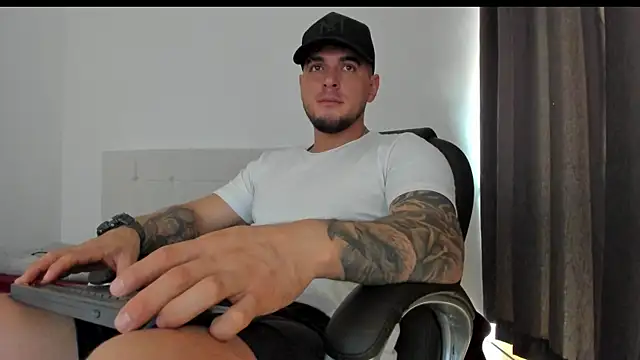 Teilor Creed online show from November 23, 2025, 6:08 pm