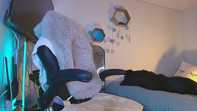 HelennaMoon  online show from November 12, 2025, 9:25 pm