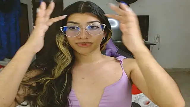 engielphoenis14 online show from March 4, 2025, 6:26 am