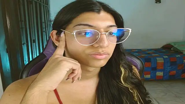 engielphoenis14 online show from November 4, 2025, 9:47 pm