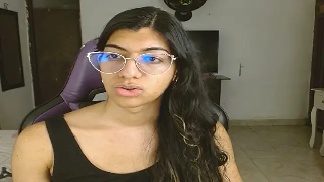 engielphoenis14 online show from December 21, 2025, 10:06 pm