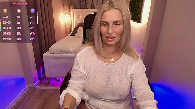 Scarlett Mai online show from November 20, 2025, 8:03 am