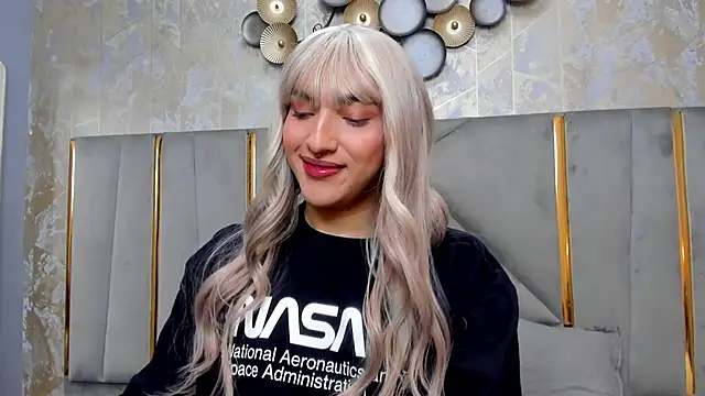 Snapshot of TomLondon_ chatting on January 29, 2025, 12:02 pm TomLondon  online show from January 29, 2025, 12:02 pm