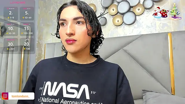 Snapshot of TomLondon_ chatting on January 30, 2025, 11:44 am TomLondon  online show from January 30, 2025, 11:44 am