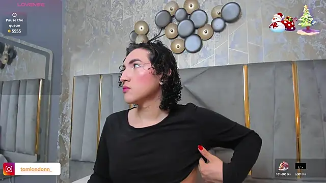 Snapshot of TomLondon_ chatting on February 8, 2025, 11:44 am TomLondon  online show from February 8, 2025, 11:44 am