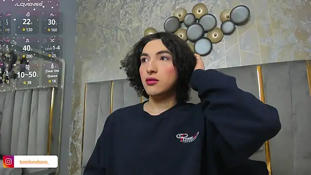 Snapshot of TomLondon_ chatting on February 19, 2025, 11:38 am TomLondon  online show from February 19, 2025, 11:38 am