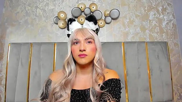 Snapshot of TomLondon_ chatting on February 19, 2025, 2:44 pm TomLondon  online show from February 19, 2025, 2:44 pm