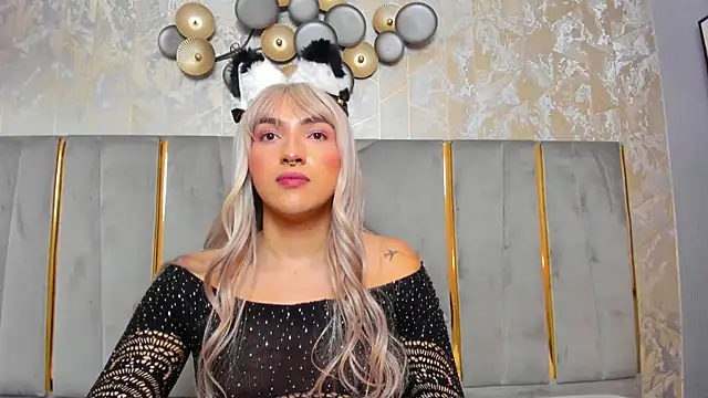 Snapshot of TomLondon_ chatting on February 19, 2025, 5:49 pm TomLondon  online show from February 19, 2025, 5:49 pm