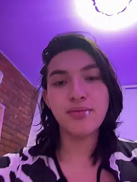 Snapshot of TomLondon_ chatting on March 22, 2025, 2:48 am TomLondon  online show from March 22, 2025, 2:48 am