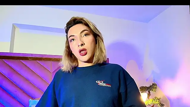 Snapshot of TomLondon_ chatting on September 16, 2025, 12:17 pm TomLondon  online show from September 16, 2025, 12:17 pm