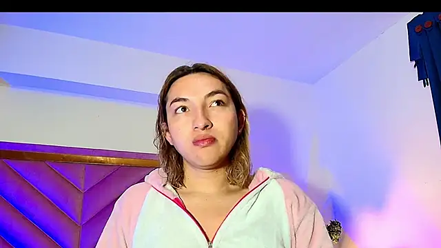 Snapshot of TomLondon_ chatting on September 17, 2025, 12:40 pm TomLondon  online show from September 17, 2025, 12:40 pm